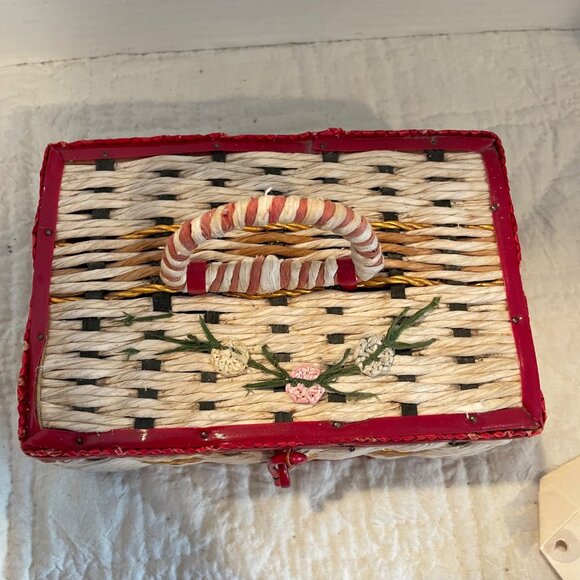Unique Vintage Sewing Box with some Sewing Notions - Picture 8 of 15